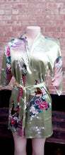 Load image into Gallery viewer, Vintage Oriental village silk kimono robe L/Xl Kargo Fresh