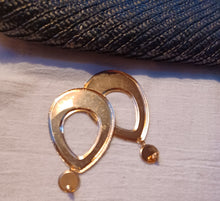 Load image into Gallery viewer, Vintage Straw Clutch and Earrings Set Kargo Fresh