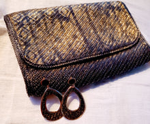 Load image into Gallery viewer, Vintage Straw Clutch and Earrings Set Kargo Fresh