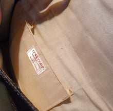 Load image into Gallery viewer, Vintage Straw Clutch and Earrings Set Kargo Fresh