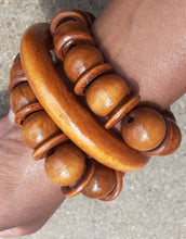 Load image into Gallery viewer, Vintage Wooden Bracelet Set Kargo Fresh