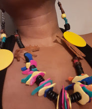 Load image into Gallery viewer, Vintage Wooden Necklace Set Kargo Fresh