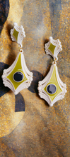 Load image into Gallery viewer, Vintage acrylic pop art clip on earrings 1970s Kargo Fresh