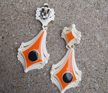 Load image into Gallery viewer, Vintage acrylic pop art clip on earrings 1970s Kargo Fresh