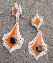 Load image into Gallery viewer, Vintage acrylic pop art clip on earrings 1970s Kargo Fresh