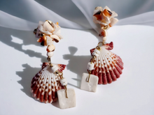 Load image into Gallery viewer, Vintage genuine sea shell clip on earrings 1970s Kargo Fresh