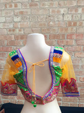 Load image into Gallery viewer, Vintage handmade Silk Indian Choli Size Small Kargo Fresh