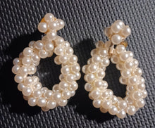 Load image into Gallery viewer, Vintage pearl cluster clip on earrings 1970s Kargo Fresh
