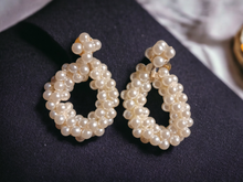 Load image into Gallery viewer, Vintage pearl cluster clip on earrings 1970s Kargo Fresh