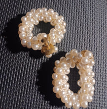 Load image into Gallery viewer, Vintage pearl cluster clip on earrings 1970s Kargo Fresh