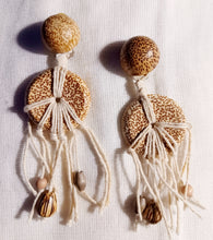 Load image into Gallery viewer, Vintage wood and shell boho clip on earrings Kargo Fresh