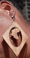 Load image into Gallery viewer, Wooden Africa Earrings Kargo Fresh