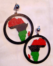 Load image into Gallery viewer, Wooden Rbg  Africa Clip on Earrings Kargo Fresh