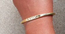 Load image into Gallery viewer, Mens Vintage Africa Brass Bracelet 175395