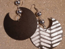 Load image into Gallery viewer, Handpainted Mudcloth Design Wooden Earrings