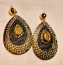 Load image into Gallery viewer, Handmade Hammered Metal Disc Clip On Earrings Gold