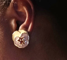Load image into Gallery viewer, Vintage enameled Designer Pansie Flower Clip On Earrings 1980s