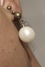 Load image into Gallery viewer, Handmade Chunky faux Pearl necklace Set Clip on earrings