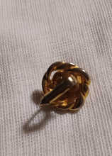 Load image into Gallery viewer, Vintage Gold Flower Button Clip On Earrings 1980s