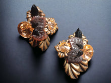 Load image into Gallery viewer, Vintage Brutalist flower clip on cluster earrings 1970s