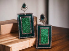 Load image into Gallery viewer, Glitter square disc Clip On Earrings
