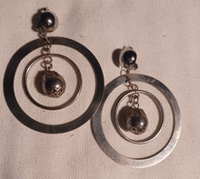 Load image into Gallery viewer, Vintage Patina Aged Metal Multi Hoop clip on earrings Vintage