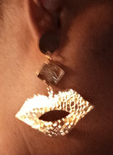 Load image into Gallery viewer, Lady Lips Pop Art Hanmered metal Clip On Earrings