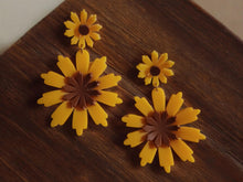Load image into Gallery viewer, Vintage Acrylic Pop Art Flower Clip on Earrings