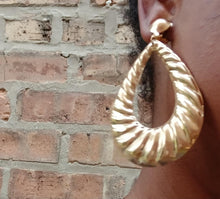 Load image into Gallery viewer, Clip on Bamboo Hoop Earrings gold rare