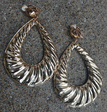 Load image into Gallery viewer, Clip on Bamboo Hoop Earrings gold rare