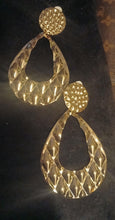 Load image into Gallery viewer, Hammered Metal Hoop Clip On Earrings gold