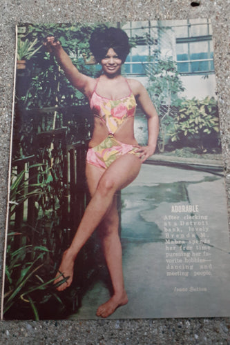 1972 Jet Beauty of the Week Assortment of 20 ORIGINAL VINTAGE SPREADS Kargo Fresh