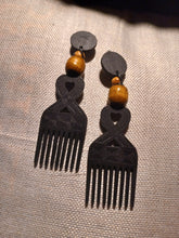 Load image into Gallery viewer, Handmade Afro pick clip on earrings
