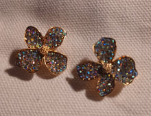 Load image into Gallery viewer, Rhinestone flower clip on earrings
