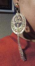 Load image into Gallery viewer, Hammered metal disc clip on earrings 4 inch
