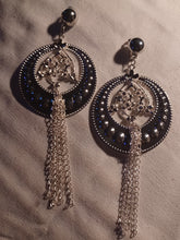 Load image into Gallery viewer, Hammered metal hoop and chain tassel clip on earrings
