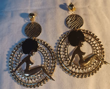 Load image into Gallery viewer, Handmade Afro queen clip on hoops
