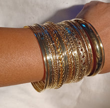 Load image into Gallery viewer, Set of 20 Chunky gold Bangles
