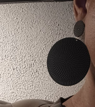 Load image into Gallery viewer, Hammered disc clip on earrings
