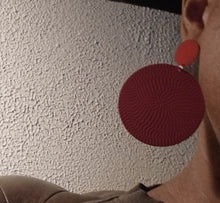 Load image into Gallery viewer, Hammered disc clip on earrings
