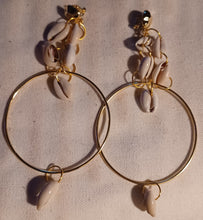 Load image into Gallery viewer, Handmade cowrie clip on hoops
