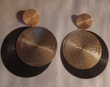 Load image into Gallery viewer, Hammered metal disc clip on earrings 3.5 inch
