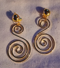 Load image into Gallery viewer, Abstract handmade wire design Clip on earrings
