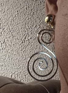 Minimalist spiral wire design earrings