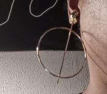 Load image into Gallery viewer, Minimalist gold hoop clip on earrings
