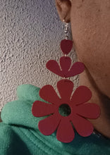 Load image into Gallery viewer, Handmade Abstract 60s Daisy Flower earrings
