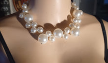 Load image into Gallery viewer, Chunky faux pearl necklace and clip on earrings set
