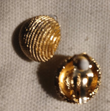 Load image into Gallery viewer, Small gold ball stud clip on earrings
