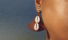 Load image into Gallery viewer, Small minimalist wood and cowrie clip on earrings
