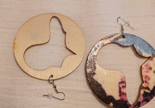 Load image into Gallery viewer, Abstract Africa Wooden Earrings Kargo Fresh
